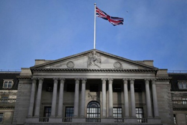 BoE: Σταθερά τα επιτόκια στο υψηλό 16ετίας του 5,25%