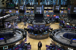 Wall Street: Μεικτά πρόσημα-Στο επίκεντρο ανησυχίες για το παγκόσμιο εμπόριο