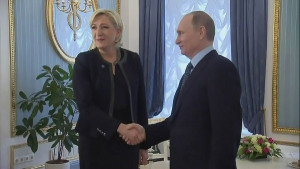 Washington Post: Σκευωρία Πούτιν-Λεπέν για να ρίξουν τον Μακρόν