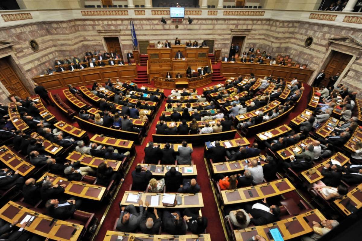 154 «ναι» στον προϋπολογισμό-Υπερψήφισε ο Σαρίδης-Η μάχη Τσίπρα-Μητσοτάκη