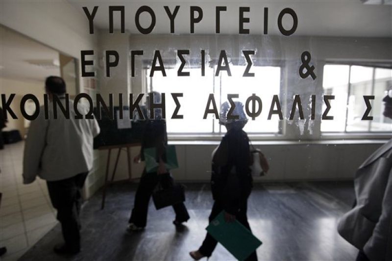 Υπ. Εργασίας: Πιο αυστηρές ποινές για την αδήλωτη εργασία