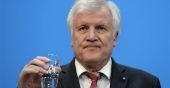 Ζέεχοφερ: Το Ισλάμ δεν ανήκει στη Γερμανία