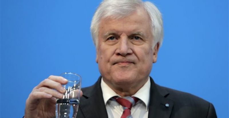 Ζέεχοφερ: Το Ισλάμ δεν ανήκει στη Γερμανία