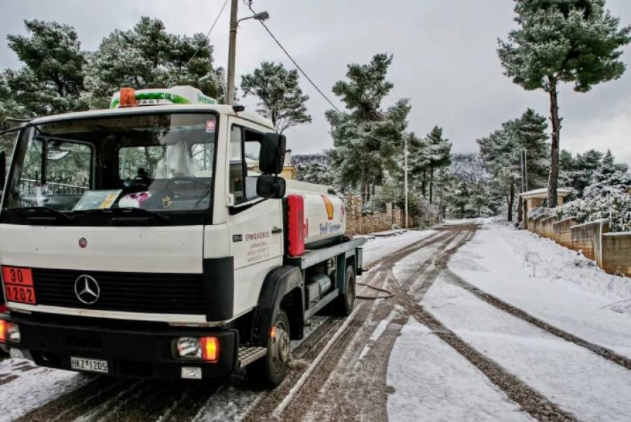 Κακοκαιρία «Ελπίς»: Διακοπή κυκλοφορίας σε δρόμους της Αττικής λόγω χιονόπτωσης