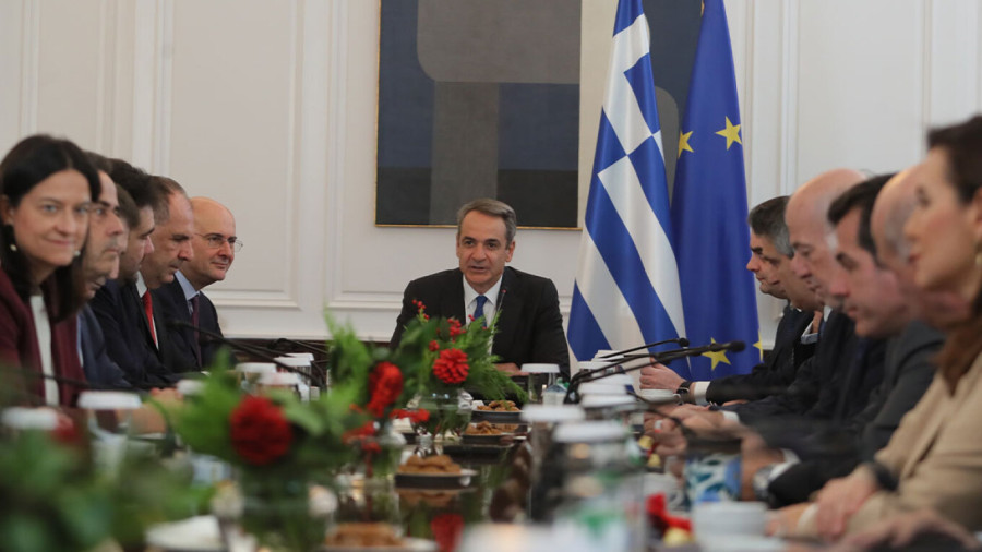 Στο υπουργικό συμβούλιο την Πέμπτη (26/3) θα συζητηθεί η πρόταση για αύξηση του κατώτατου μισθού