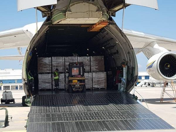Με Antonov έφτασαν στην Ελλάδα 2,5 εκατ. self test