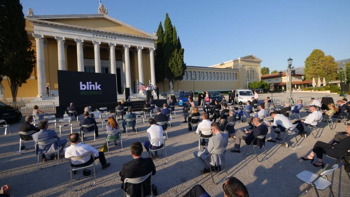 Blink: Δίκτυο φορτιστών οχημάτων και συνεργασία με Nissan