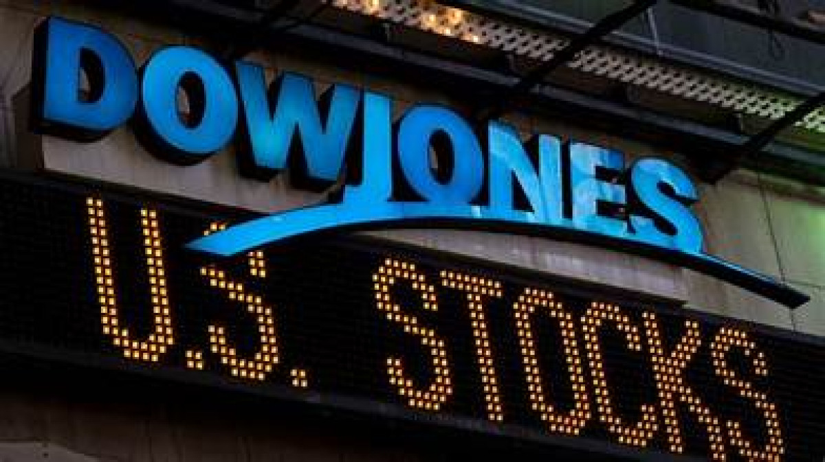 Wall Street σε ράλι-ρεκόρ: Ο Dow «φλερτάρει» με τις 50.000 μονάδες εν μέσω προσδοκιών για συμφωνία