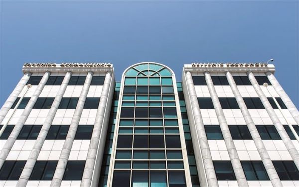 Στο εξωτερικό παραμένει το 70% των ταμειακών διαθεσίμων των εισηγμένων