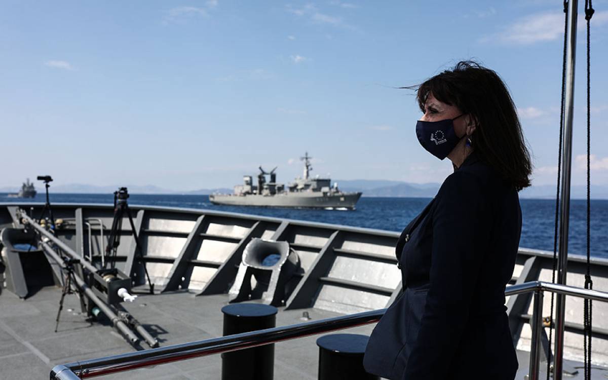 Επιθεώρηση του Στόλου από την Κατερίνα Σακελλαροπούλου: Υπερηφάνεια και σεβασμός
