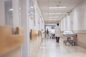 Παρατείνεται το πρόγραμμα απασχόλησης 4.000 μακροχρόνια ανέργων στο EΣΥ