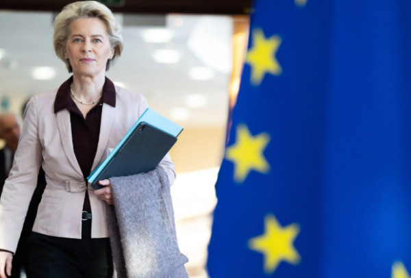 Politico: Κατατέθηκε πρόταση μομφής κατά της φον ντερ Λάιεν - Τα επόμενα βήματα