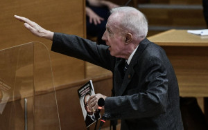 Αναβλήθηκε η δίκη του Πλεύρη για τον ναζιστικό χαιρετισμό