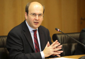 Χατζηδάκης: Έτοιμη συλλογική σύμβαση εργασίας για 400.000 εργαζομένους στον επισιτισμό