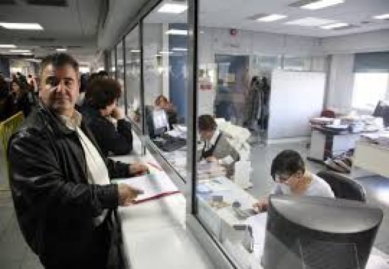 Εγκύκλιος - "βόμβα": Δέσμευση λογαριασμών ακόμα και για χρέη ΦΠΑ 3.000 ευρώ!