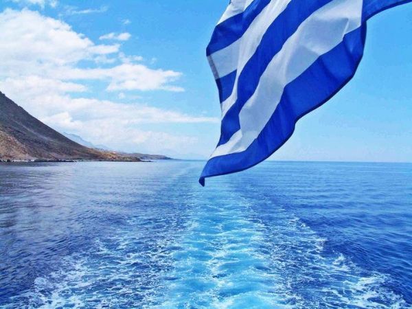 Λιγότερα τα πλοία υπό ελληνική σημαία