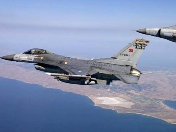 Τουρκικά F-16 πέταξαν πάνω από Οινούσσες και Παναγιά