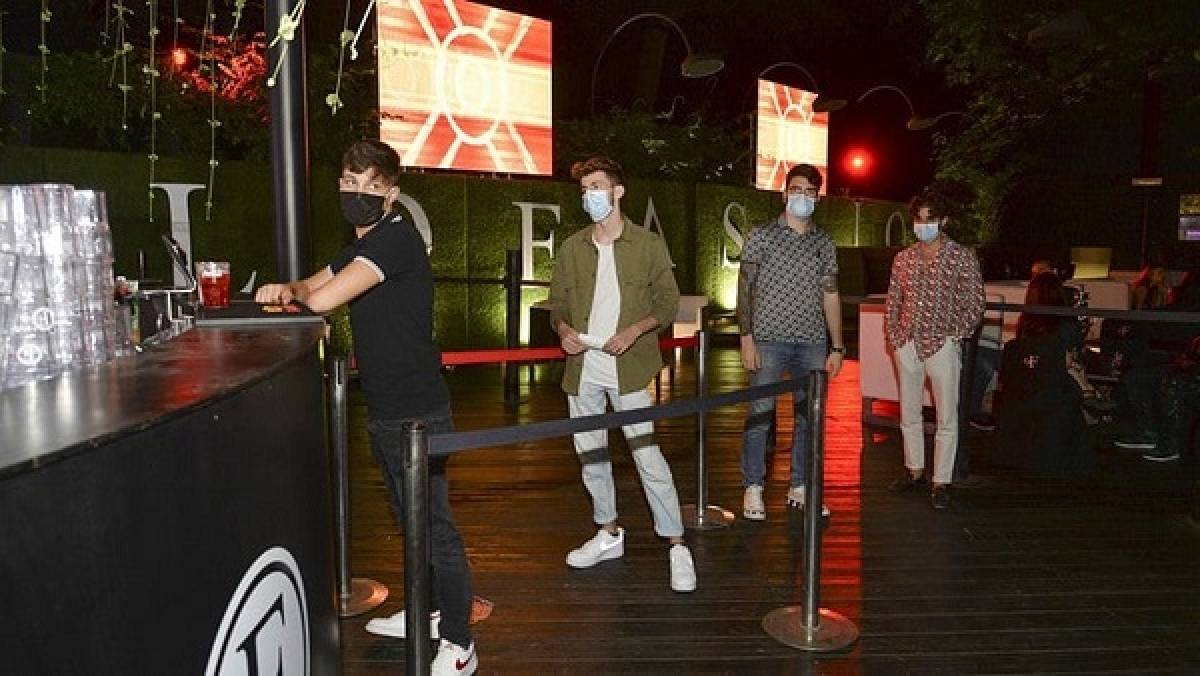 Ιταλία: Κλείνουν τα κέντρα διασκέδασης υπό το φόβο αύξησης κρουσμάτων