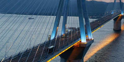 Μειώνεται το μηνιαίο κόστος διέλευσης στη γέφυρα Ρίου- Αντιρρίου