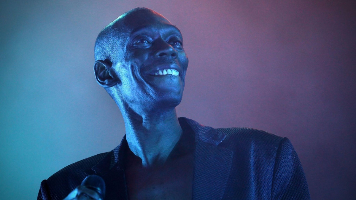 Απεβίωσε ο τραγουδιστής των Faithless, Maxi Jazz
