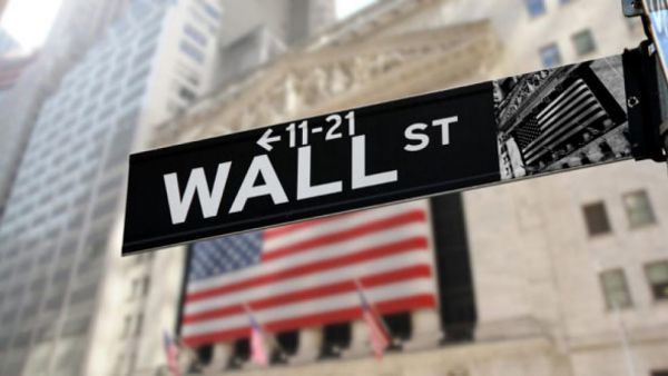 Ήπιες διακυμάνσεις στη Wall Street από τα επίπεδα ρεκόρ