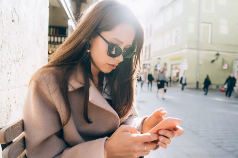 Digital Detox: Η απλή κίνηση που μειώνει τον χρόνο στο κινητό