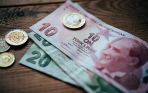 Τουρκική λίρα: Σε νέα χαμηλά μετά την αύξηση των επιτοκίων