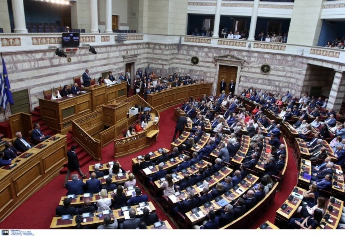 Υπερψηφίστηκαν ν/σ για διπλώματα οδήγησης και τροπολογία για την ΕΥΠ