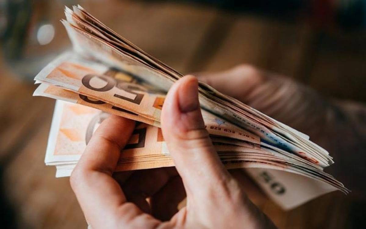 Ξεκινά η πρώτη φάση πληρωμής των 800 ευρώ σε εργαζομένους