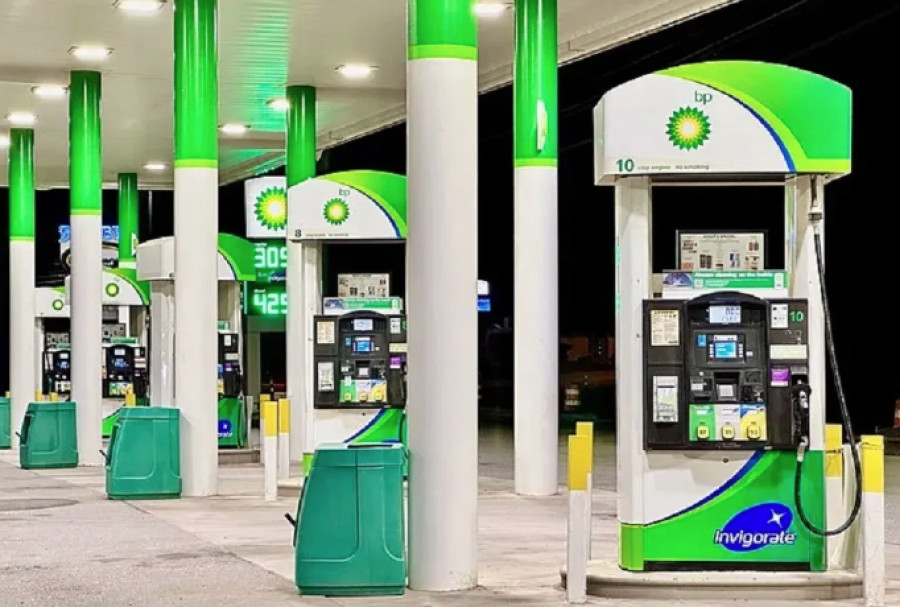 Η BP επιμένει στα ορυκτά καύσιμα- Μειώνει δαπάνες για ΑΠΕ