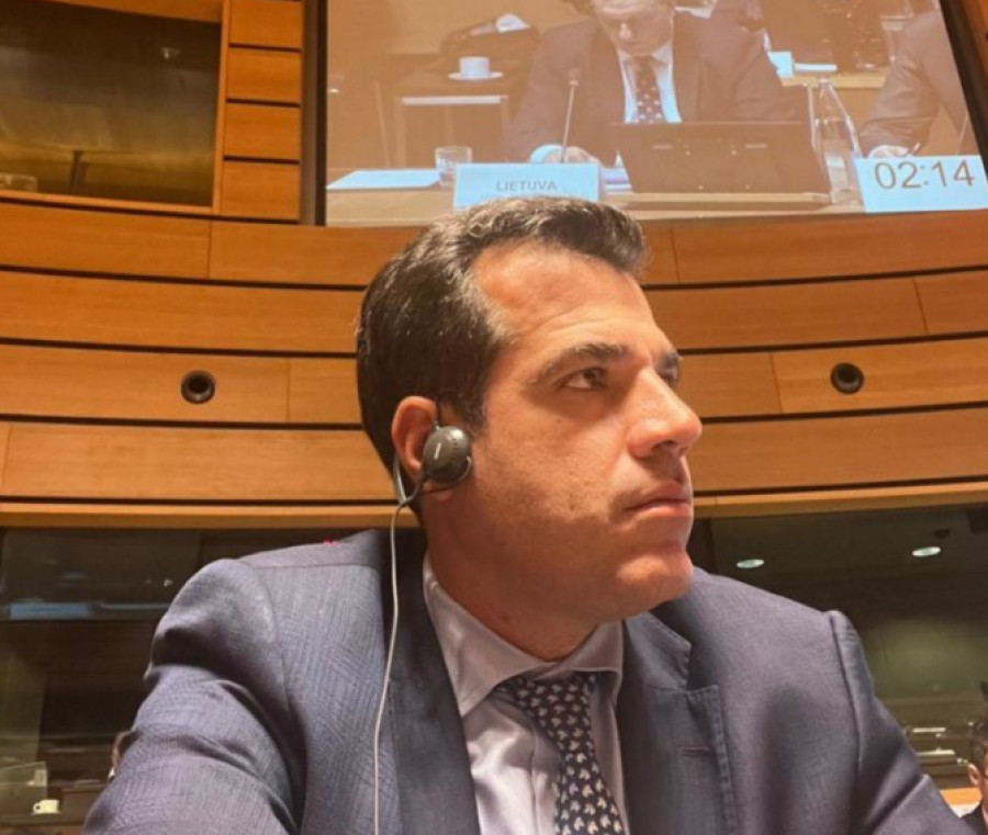 Πλεύρης από Λουξεμβούργο: Ανάγκη αύξησης επιστροφών παράνομων μεταναστών και επανεξέταση ασύλου για τους Σύρους