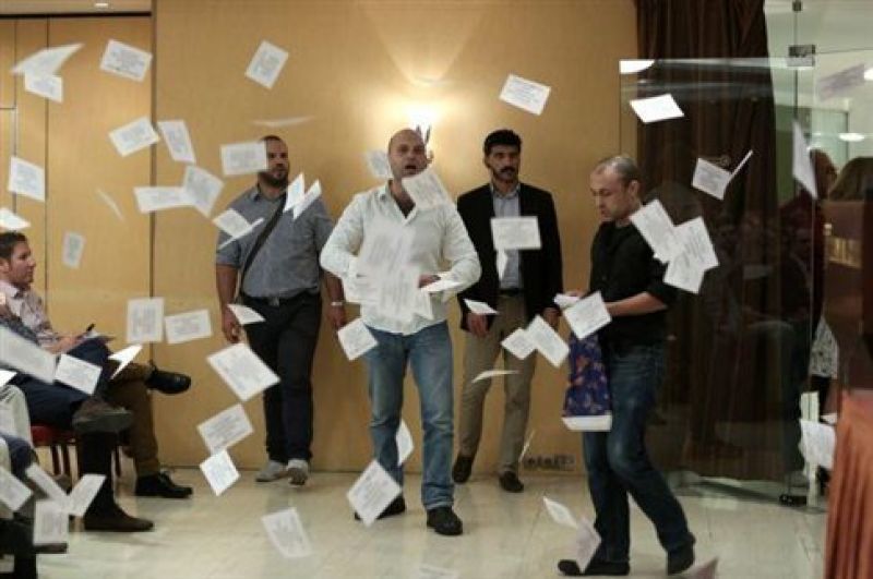 Εισβολή Ρουβίκωνα στη ΔΟΥ Ψυχικού-15 προσαγωγές