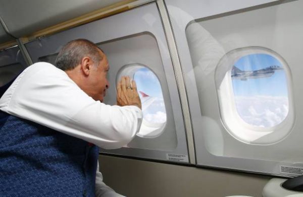 Ερντογάν: Έφθασε με παραβιάσεις FIR, αρνήθηκε συνοδεία ελληνικών F-16