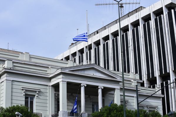 Απάντηση ΥΠΕΞ στη ΝΔ για Σκόπια: «Ουρά» των κίτρινων ΜΜΕ