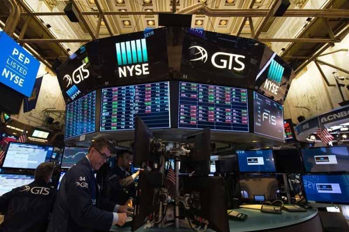 Τα εργασιακά οδήγησαν σε απώλειες τη Wall Street