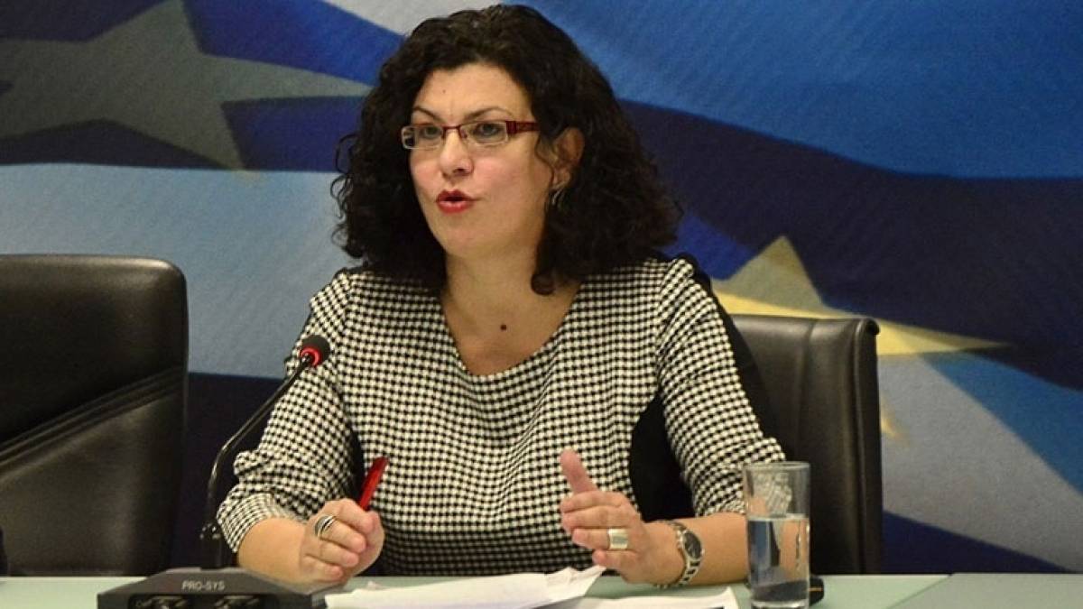 Καραμεσίνη: Ανεργία κάτω από 20% μετά από 7 χρόνια