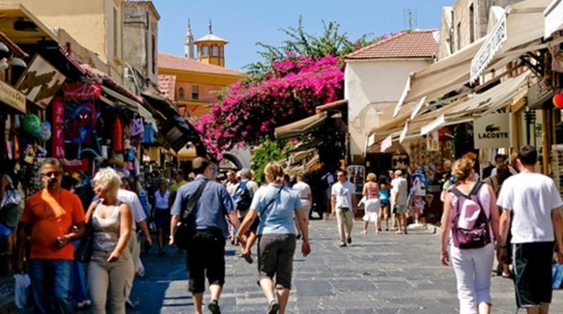 «Βουτιά» εσόδων από τους Γάλλους τουρίστες το 2016