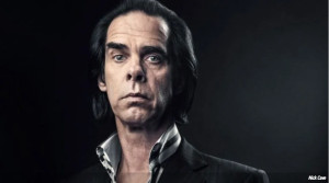 “Κοροϊδεύει την ανθρώπινη ύπαρξη”: Ο Nick Cave αντιδρά σε τραγούδι που έγραψε αλγόριθμος, αντιγράφοντας το στιλ του