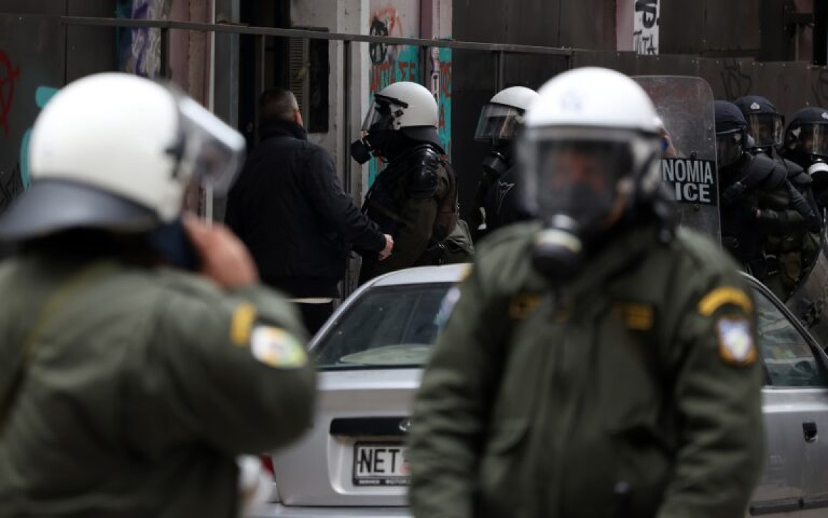 Επίθεση με μολότοφ στις εγκαταστάσεις των ΜΑΤ στο Γουδή