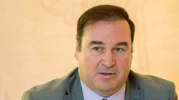 Σουρβίνος: Μεταδοτικότερη κατά 74% η μετάλλαξη της Νότιας Αφρικής