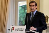 Χτυπήματα από παντού για την κυβέρνηση Κοέλιο