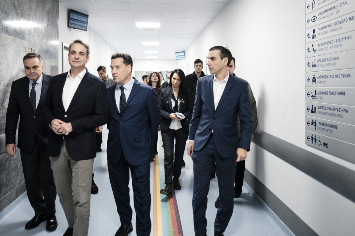 Μητσοτάκης και Γεωργιάδης στα ανακαινισμένα ΤΕΠ του Ερυθρού Σταυρού