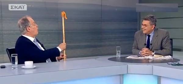 Μπεγλέρι ή... γκλίτσα κατά του καπνίσματος στην Βουλή;
