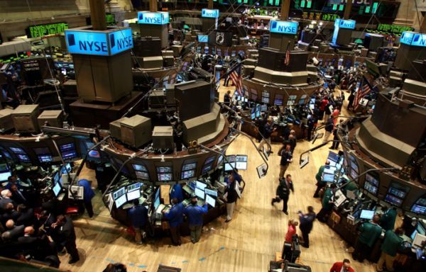 Συνεχίζεται το ράλι στη Wall Street