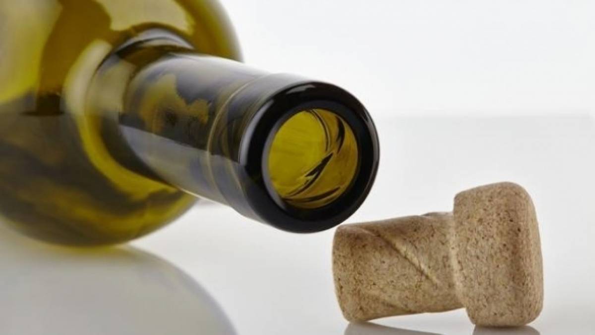 Πώς να ανοίξετε ένα μπουκάλι χωρίς ανοιχτήρι