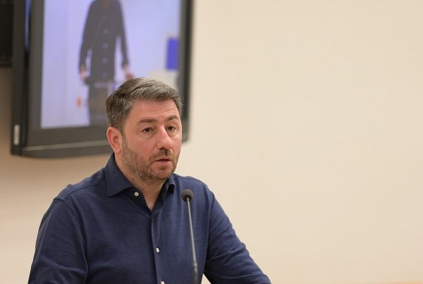 Ανδρουλάκης: Ο Μητσοτάκης να πει ξεκάθαρα τι συμβαίνει στο ΥΠΕΣ