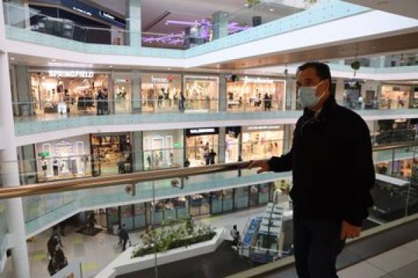 «Αυτοψία» Γεωργιάδη σε εμπορικά κέντρα