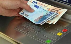 Οι εβδομαδιαίες πληρωμές συντάξεων και επιδομάτων