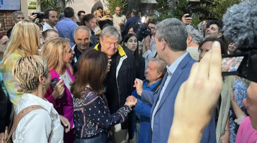 Ο Βενιζέλος πανηγυρίζει το θρίαμβο Αγγελούδη στη Θεσσαλονίκη- Το ΠΑΣΟΚ;