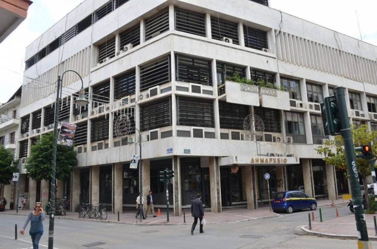 Τηλεφώνημα για επίθεση με νευροτοξικά αέρια στο δημαρχείο Λάρισας
